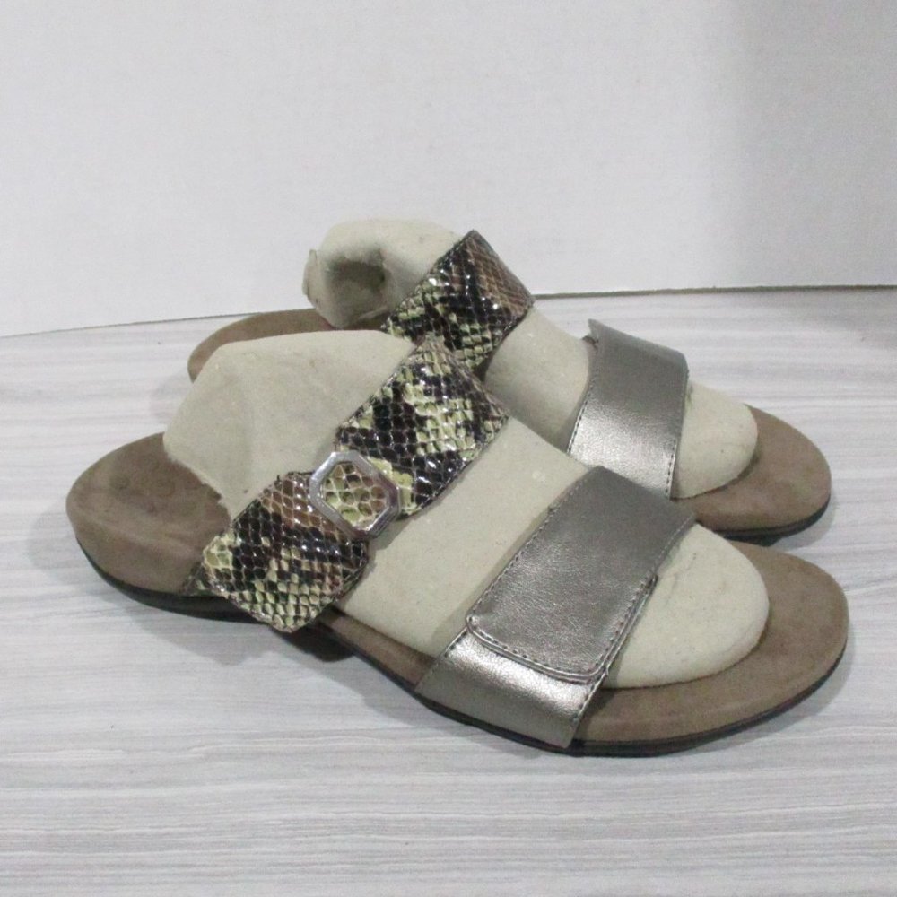 VIONIC CAMILA SLIDE SANDALS. SILVER/SNAKESKIN.